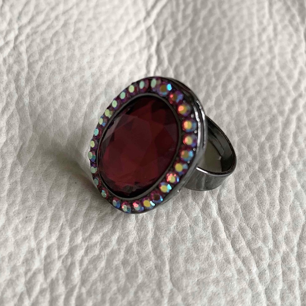 Oval Ruby ring surrounded by small zircons - Picture 4 of 5